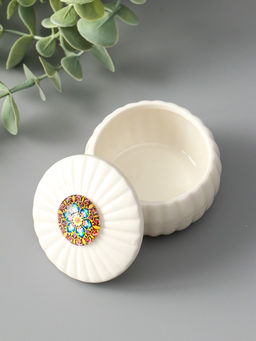 Шкатулка для украшений «Цветок-калейдоскоп«, с крышкой, белая, керамика, 7×7×5.3 см