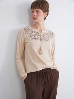 Ba?lamal? Yaka ?i?ekli Bluz