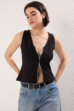 Siyah Cift Tarafl? fermuarl? Fitted Kolsuz Esnek Orme Bluz TWOSS25BZ00567