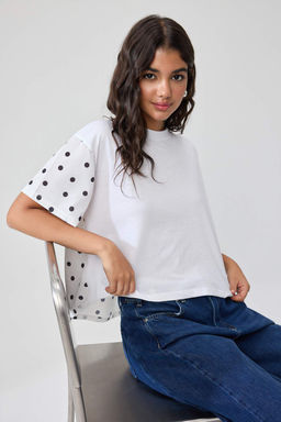 Ekru Relaxed Puantiye Detayl_ %100 Pamuk D___k Kol Crop _rme T-Shirt TWOSS26TS00368