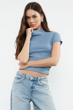 Indigo Dik Yaka K?sa Kol Buzgu Detayl? Esnek Orme Bluz TWOSS24BZ00135