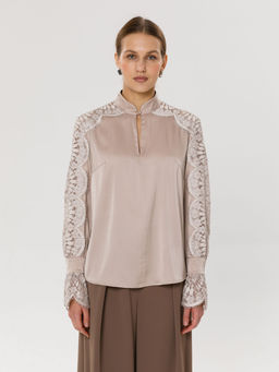 Блузка с кружевом