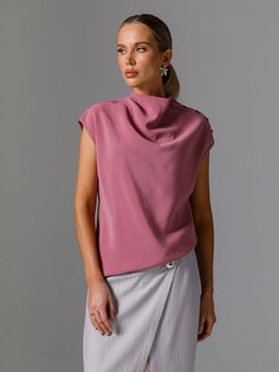 Блузка со спущенным плечом