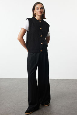 Siyah Bisiklet Yaka Fitted Yelek TWOAW25YE00028