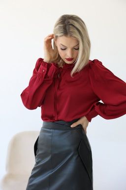 Блузка с декоративными деталями