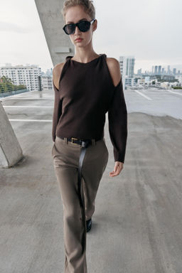 CUT-OUT KNIT JUMPER