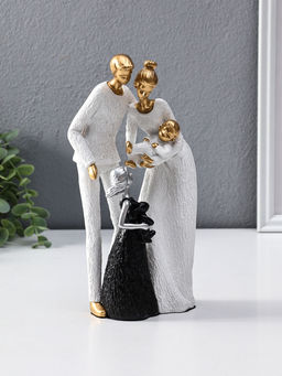 Сувенир полистоун "Родители с детьми" бело-золотой 8,5х13х25 см