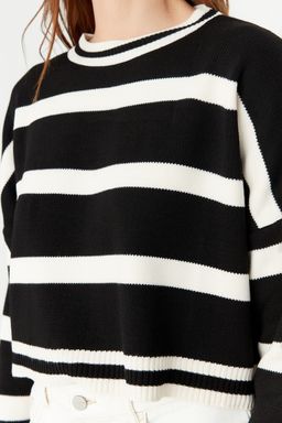 Siyah Crop Cizgili Triko Kazak TWOAW23KZ00205 - Trendyolmilla фото 2