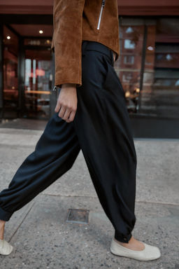 PLEATED TROUSERS WITH BUTTONED HEM