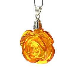 Кулон Роза из янтаря 30*30мм цв.медовый