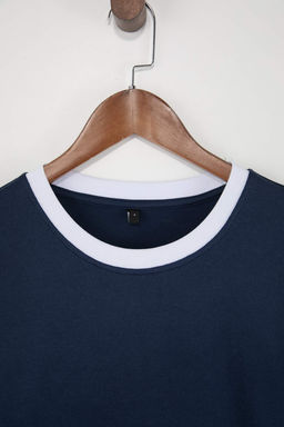 Lacivert Regular/Normal Kesim Kontrast Yaka ve Kol Detayl? Pike Dokulu T-Shirt TMNSS26TS00009