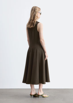 Vestido midi con l?neas de corte verticales