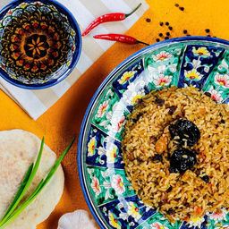 Плов узбекский Праздничный с черносливом, 325г, консервированный