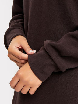 Платье женское c белым воротничком в шоколадно-коричневом оттенке