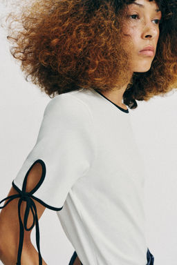 CAMISETA VIVOS LAZOS / Blanco