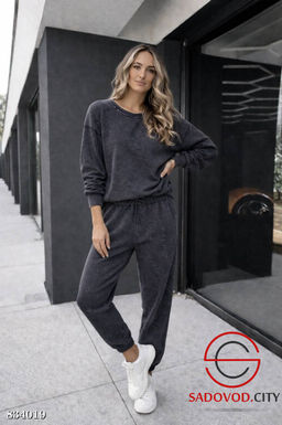 Костюм спортивный двойка со стразами