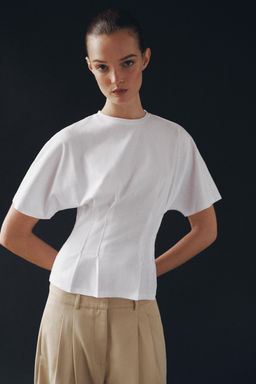 CAMISETA ENTALLADA PINZAS / Blanco