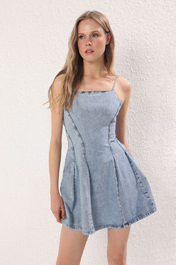 Trendyolmilla Ac?k Mavi Etegi F?rf?rl? Ayarlanabilir Ask?l? Pileli Mini Denim Elbise TWOSS25EL00750  фото 2