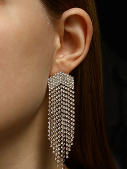 Серьги висячие со стразами Водопад мягкий ромб, белые в серебре