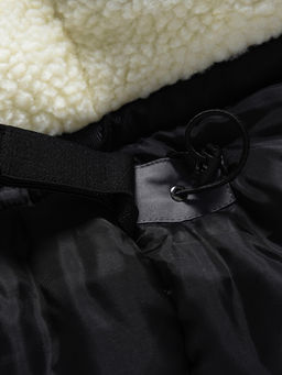 Куртка парка зимняя подростковая для мальчика с капюшоном и мехом черного цвета 9447Ch