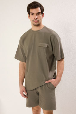 Haki Oversize/Genis Kesim Dokulu Cep Detayl? K?sa Kol T-shirt TMNSS25TS00061