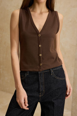 Kahverengi Fitted/Vucuda Oturan V Yaka Dugmeli Kolsuz Interlok Orme Bluz TWOSS26BZ00180 - Trendyolmilla фото 3