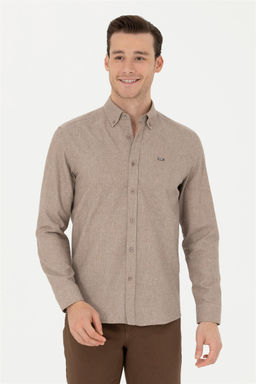 Мужская рубашка светло-коричневого цвета с длинным рукавом