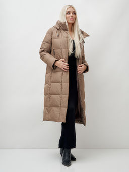 Пальто утепленное стеганное зимнее с капюшоном женское коричневого цвета 9606K