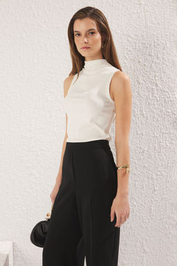 Ekru Dik Yaka S?f?r Kol Super Esnek Regular Boy Orme Bluz TWOSS25BZ00200