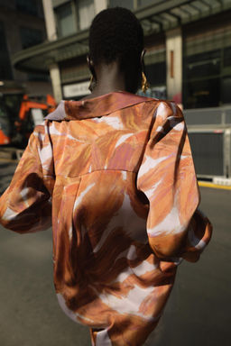 PRINTED SATIN SHIRT - Zara фото 11