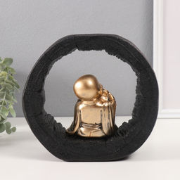 Фигурка полистоун «Маленький Хотей с ямочками, в арке из спила дерева», 6×21×19 см