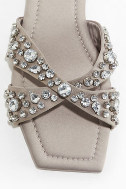 Sandalias de sat?n con strass