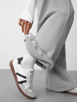 Спортивные брюки с декоративными кантами