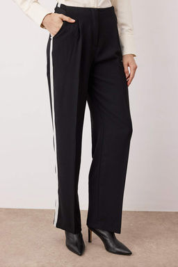 Siyah Yanlar? Serit Detayl? Wide Leg/Genis Paca Dokumlu Kumas Pantolon TWOAW26PL00066 - Trendyolmilla фото 3