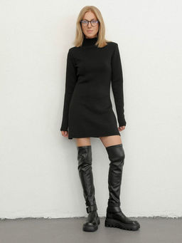 Платье мини с подплечниками