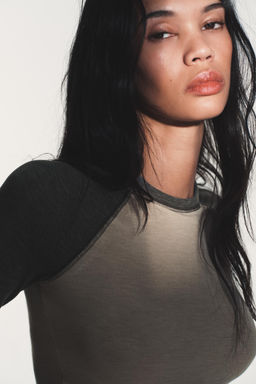 CONTRAST RAGLAN SLEEVE T-SHIRT - Zara фото 4
