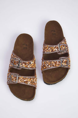 Trendyolmilla Shoes Kahverengi Boncuklu Cift Bantl? Kad?n Terlik TAKSS25TE00039