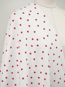 Муслин двухслойный с эф.жатости Сердечки красные - россыпь цв.белый, ш.1.4м, хл-100%, 120гр/м.кв - Купава фото 2