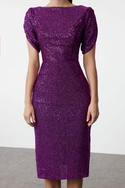 Mor Vucuda Oturan Par?lt?l? Payet S?k Abiye Elbise TPRSS24EL00108