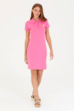 Женское розовое вязаное платье