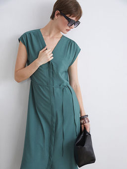 V Yaka Beli Ba?lamal? Elbise