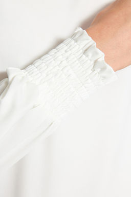 Siyah Dik Yaka Regular Fit Gipe Detayl? Esnek Orme Bluz TWOAW24BZ00022 - Trendyolmilla фото 4