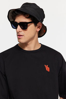 Siyah Oversize Bisiklet Yaka K_sa Kol Tilki Nak__l_ %100 Pamuklu T-Shirt TMNSS23TS00182
