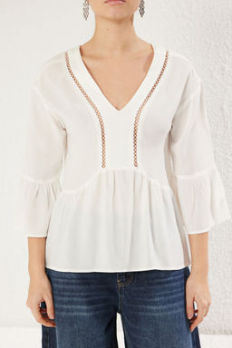 Trendyolmilla Beyaz Dantel Detayl? Boho Dokuma Bluz TWOSS25BZ00250