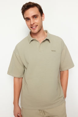 TRENDYOL MAN Premium Tas Oversize/Genis Kesim Yaz? Nak?sl? Dokulu Polo Yaka T-Shirt TMNSS24PO00011 - Trendyolmilla фото 3