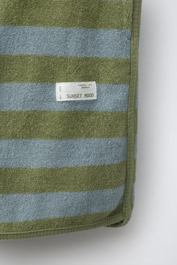 CONJUNTO CAMISETA Y BERMUDA RAYAS EFECTO TOALLA / varios