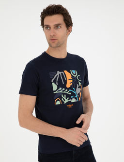 Темно-синяя приталенная футболка с круглым вырезом