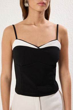 Trendyolmilla Siyah Renk Bloklu Fitted/Vucuda Oturan Dantel Detayl? Orme Bluz TWOSS25BZ00085