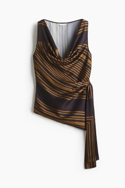 Top con escote drapeado y lazada