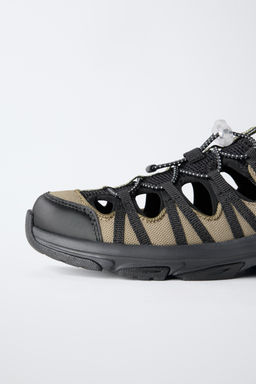 ZAPATILLA DEPORTIVA CANGREJERA / Negro